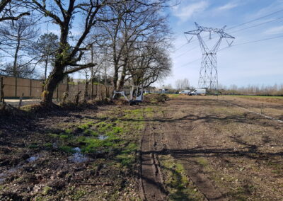 Nettoyage avant pose de clôture.